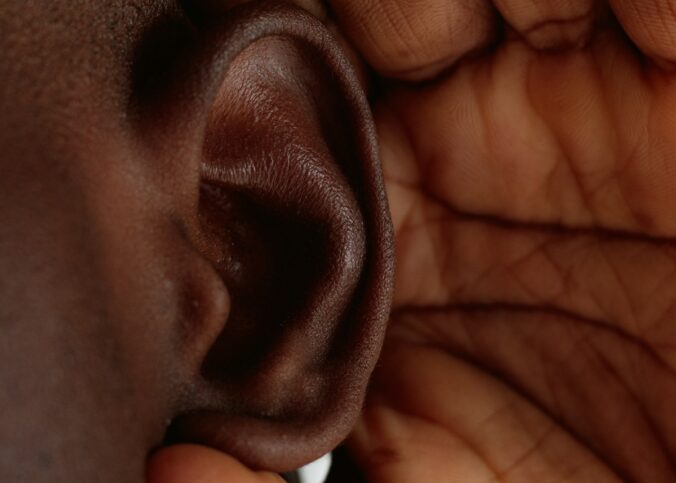 asymétrie auditive oreille droite gauche